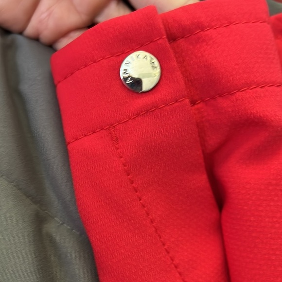 Annika Cutter & Buck Women’s Red Golf Shorts  with silver buttons Size 2 - Picture 12 of 12